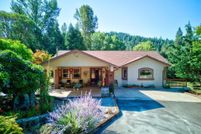 House for sale in Douglas County, Oregon