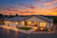 House for sale in Douglas County, Oregon